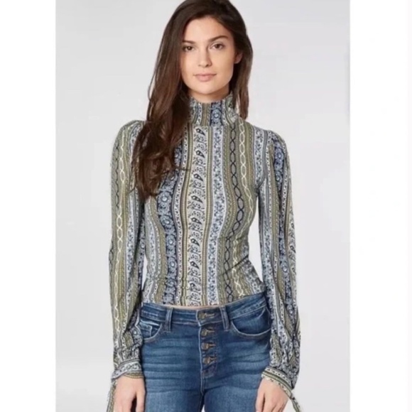 FREE PEOPLE Donatella Mock Neck Puff Shoulder Sleeve Size Large - Picture 1 of 13